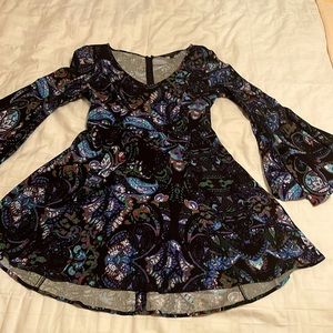 Express Women’s Black & Blue Paisley Mini Dress. Bat Sleeve. Longer in Back.